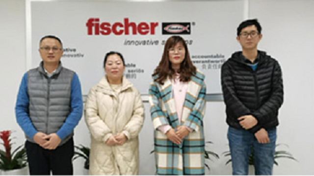 浴室防滑要怎么解决？防滑贴一招就搞定！